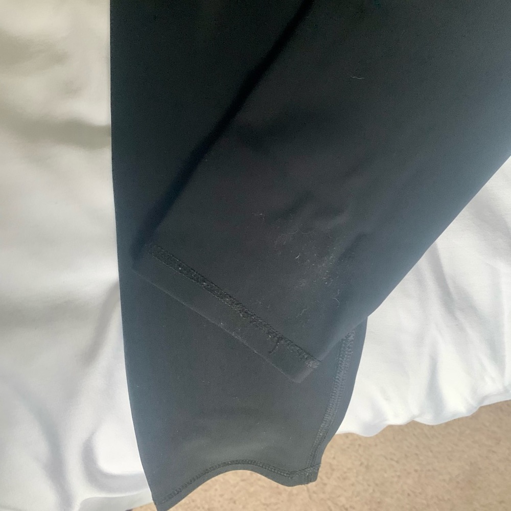 ALO RIPPED LEGGINGS - Picture 3 of 4